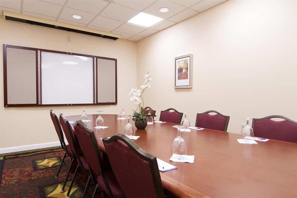Hilton Garden Inn-Newburgh/Stewart Airport Съоръжения снимка